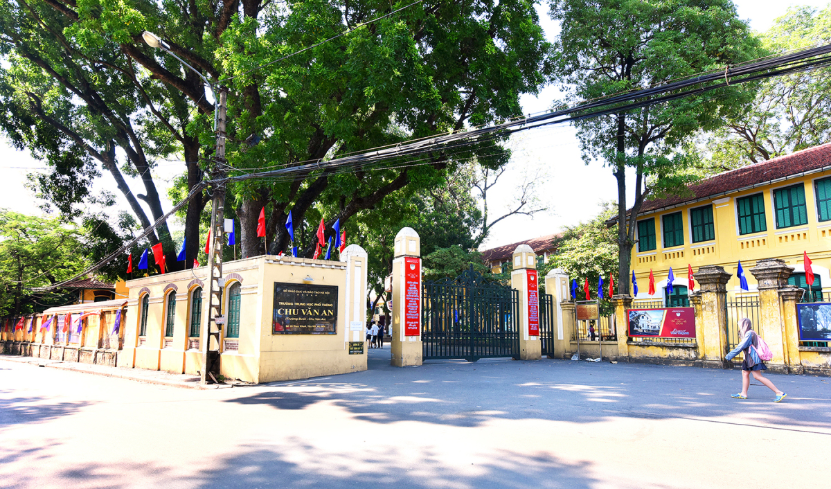 So kè 2 ngôi trường THPT có điểm chuẩn cao nhất quận Ba Đình và Tây Hồ: Gói gọn trong 2 chữ 