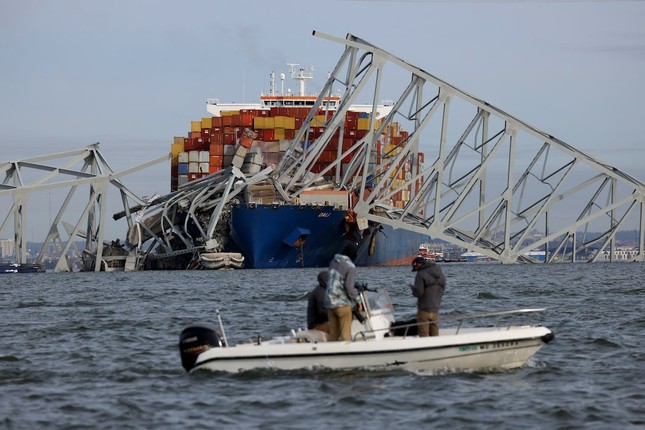 Mỹ: Thủy thủ đoàn nói tàu container bị 'mất kiểm soát' trước khi đâm sập cầu - Ảnh 6.