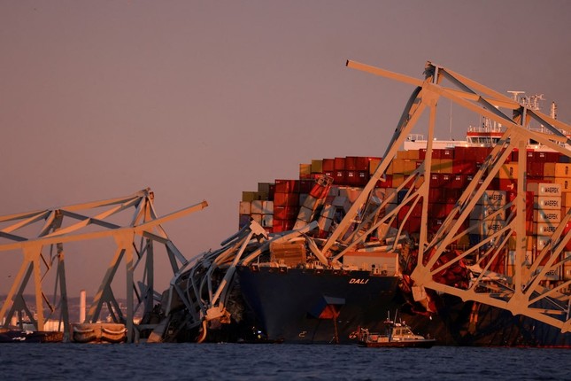 Mỹ: Thủy thủ đoàn nói tàu container bị 'mất kiểm soát' trước khi đâm sập cầu - Ảnh 4.