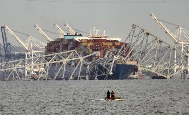 Mỹ: Thủy thủ đoàn nói tàu container bị 'mất kiểm soát' trước khi đâm sập cầu - Ảnh 13.