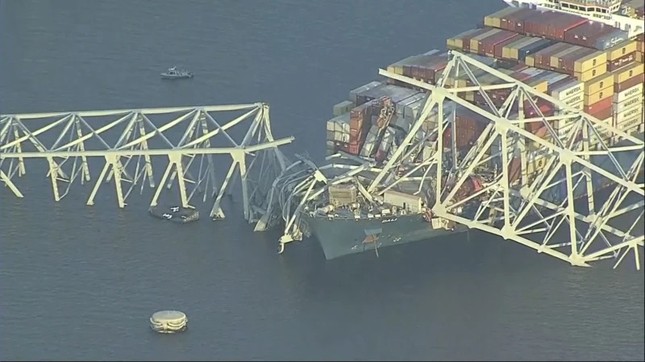 Mỹ: Thủy thủ đoàn nói tàu container bị 'mất kiểm soát' trước khi đâm sập cầu - Ảnh 14.