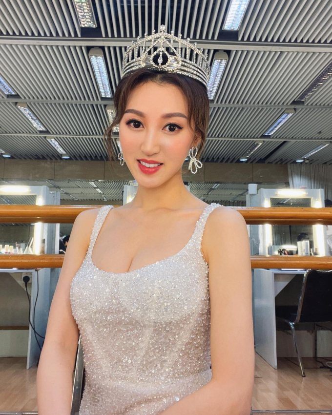 Á hậu đổi đời nhờ ly hôn chồng đại gia, cầm gần 900 tỷ tiền cấp dưỡng lại quen được tỷ phú mới - Ảnh 1. Á hậu đổi đời nhờ ly hôn chồng đại gia, cầm gần 900 tỷ tiền cấp dưỡng lại quen được tỷ phú mới - Ảnh 1.