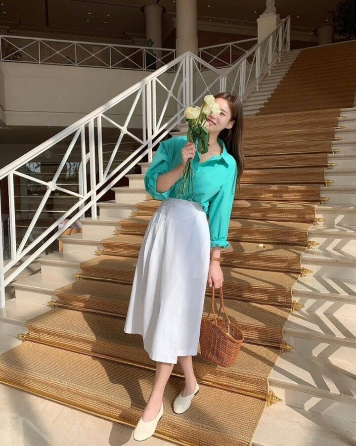 Những kiểu &aacute;o ho&agrave;n hảo để phối c&ugrave;ng ch&acirc;n v&aacute;y - Ảnh 2.