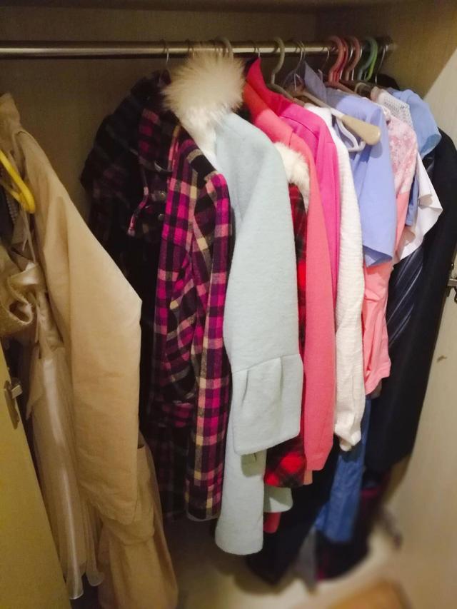 Tủ quần áo của bạn luôn bừa bộn? Bậc thầy lưu trữ chia sẻ 6 mẹo để dễ dàng cất giữ mọi loại quần áo - Ảnh 2.