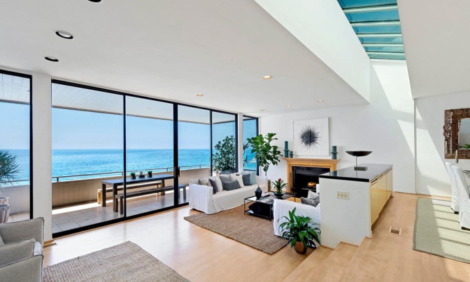 gal-gadot-39-s-new-malibu-condo-1613-1711585560350-1711585560616593852475.jpg