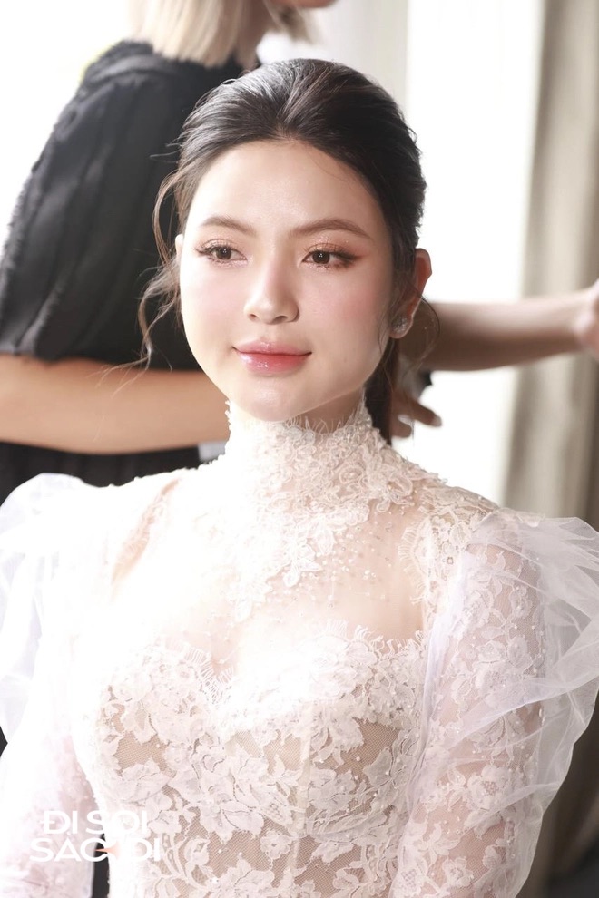Cận cảnh váy cưới 150 triệu của Chu Thanh Huyền, phiên bản chính thức có gì khác với thiết kế gốc?- Ảnh 9. Cận cảnh váy cưới 150 triệu của Chu Thanh Huyền, phiên bản chính thức có gì khác với thiết kế gốc?- Ảnh 9.