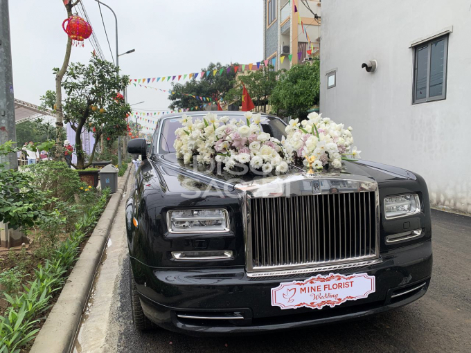 Cận cảnh xe hoa 14 tỷ Quang Hải dùng để đón cô dâu Chu Thanh Huyền - Ảnh 1.