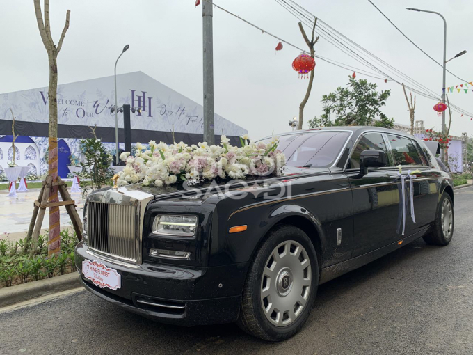 Cận cảnh xe hoa 14 tỷ Quang Hải dùng để đón cô dâu Chu Thanh Huyền - Ảnh 3.