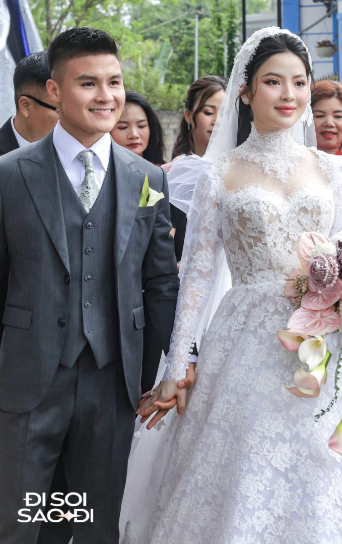 Quang Hải có hành động tinh tế 10 điểm với Chu Thanh Huyền ở đám cưới, lộ biểu cảm căng thẳng trước họ nhà gái- Ảnh 1.
