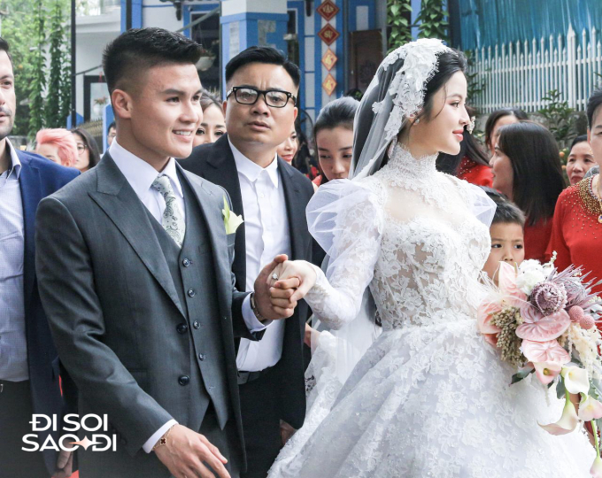 Quang Hải có hành động tinh tế 10 điểm với Chu Thanh Huyền ở đám cưới, lộ biểu cảm căng thẳng trước họ nhà gái- Ảnh 9.