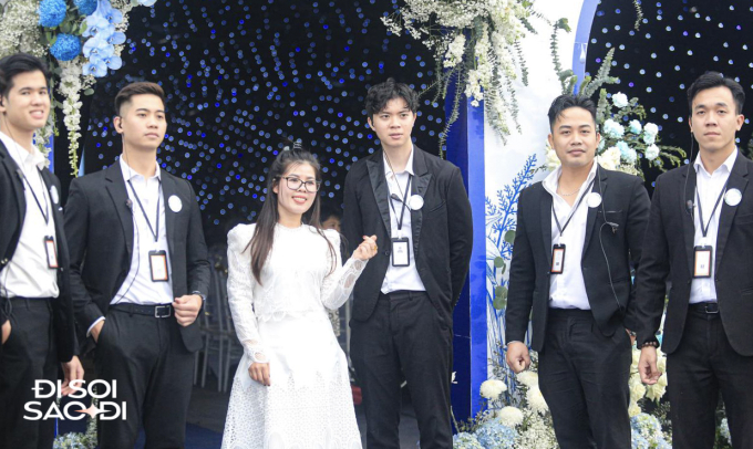 Quang Hải thuê dàn vệ sĩ hùng hậu bảo vệ Chu Thanh Huyền, không khác gì đám cưới sao hạng A showbiz - Ảnh 6.