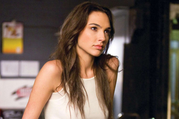 &quot;Mỹ nhân đắt giá nhất hành tinh&quot; Gal Gadot: Mẹ của 4 cô con gái, sở hữu bất động sản và bộ sưu tập siêu xe hàng trăm tỷ - Ảnh 4.