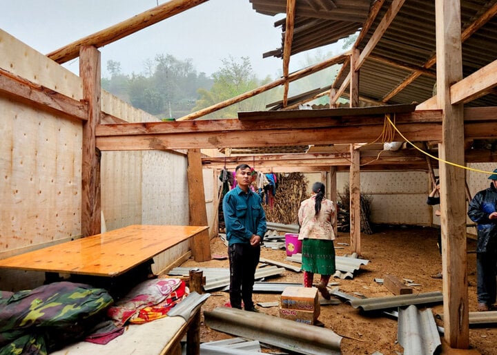 Mưa đá trắng xóa dội xuống Hà Giang, hơn 1.200 ngôi nhà bị hỏng mái - Ảnh 2.