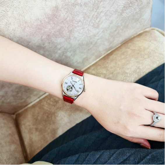 Mách nàng 4 mẫu đồng hồ Citizen tôn vẻ đẹp cho cổ tay mảnh mai - Ảnh 5.