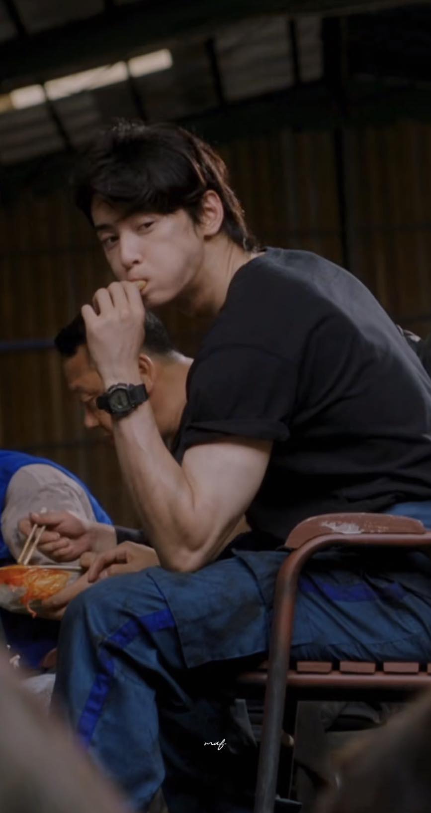 Nam thần đẹp trai nhất phim Hàn gây sốt cõi mạng chỉ nhờ ngồi ăn mì, netizen mê mẩn cơ bắp quá đỉnh- Ảnh 4.