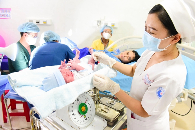 Mong con sinh năm rồng, kh&aacute;m thai tăng mạnh - Ảnh 1.