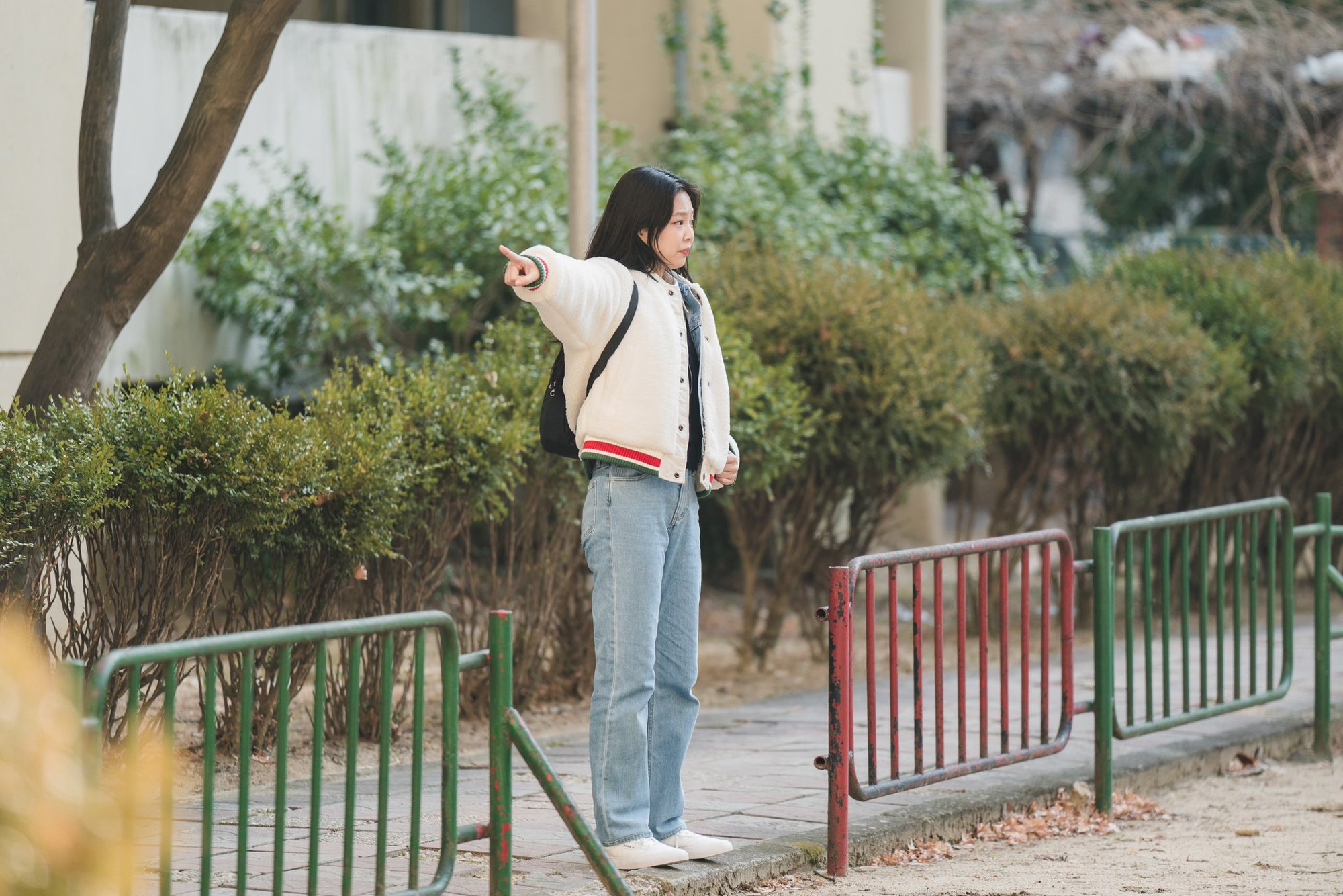 Jennie h&oacute;a th&acirc;n th&agrave;nh vai diễn nổi tiếng nhất của Hyeri trong tập mới "Apartment 404", netizen: "Sự tr&ugrave;ng hợp th&uacute; vị!"- Ảnh 3.