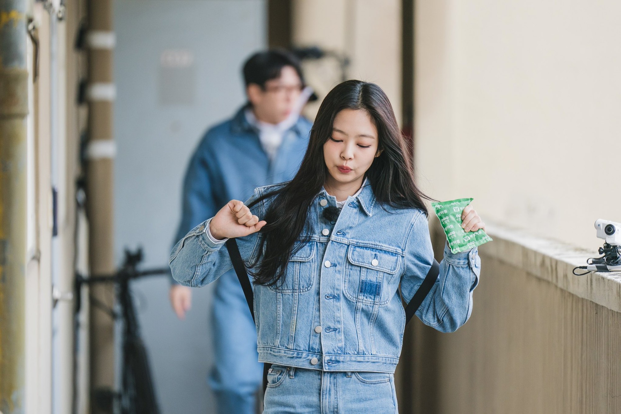 Jennie hóa thân thành vai diễn nổi tiếng nhất của Hyeri trong tập mới &quot;Apartment 404&quot;, netizen: &quot;Sự trùng hợp thú vị!&quot;- Ảnh 2.