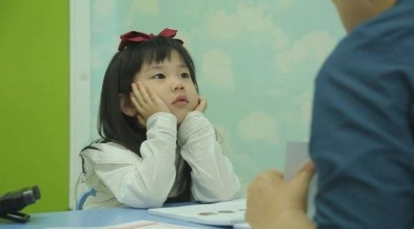 Con gái &quot;nữ thần đẹp nhất xứ Hàn&quot; nằm trong Top 3% trẻ em thuộc nhóm &quot;thiên tài ngôn ngữ”- Ảnh 1.