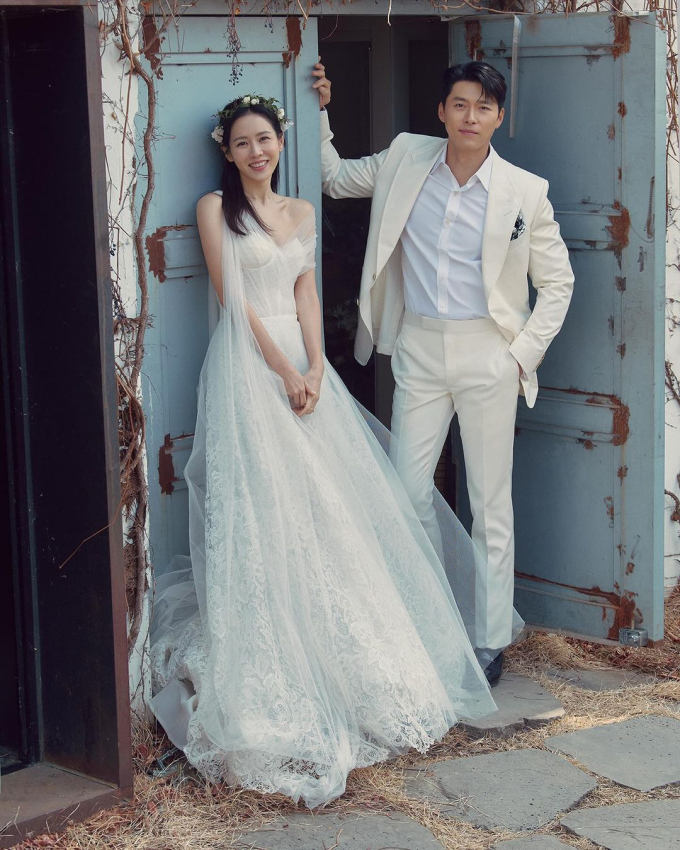 Son Ye Jin &quot;nhá hàng&quot; ảnh cưới thơ mộng bên ông xã Hyun Bin nhân kỷ niệm 2 năm ngày kết hôn - Ảnh 1.