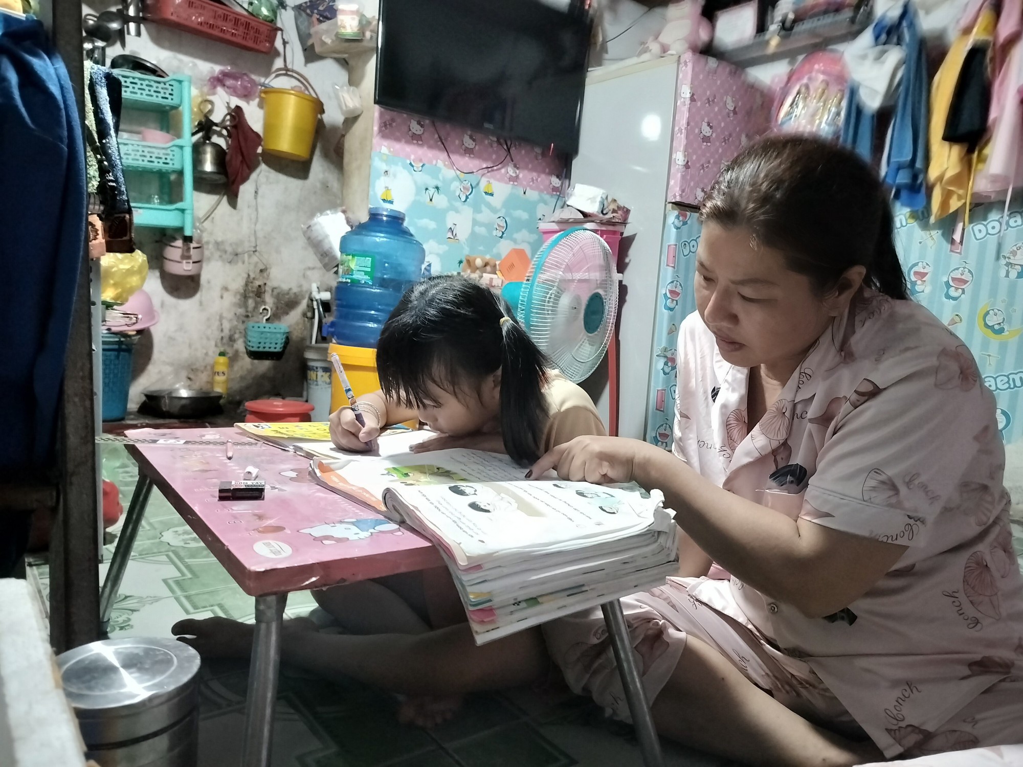 Vì sao lao động nữ dễ đi đến quyết định rút BHXH một lần?- Ảnh 3. Vì sao lao động nữ dễ đi đến quyết định rút BHXH một lần?- Ảnh 3.