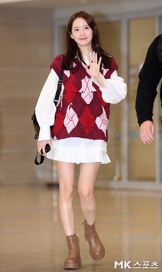 Thời trang sân bay đơn giản mà sành điệu xuất sắc của Yoona ở tuổi 34 - Ảnh 9.