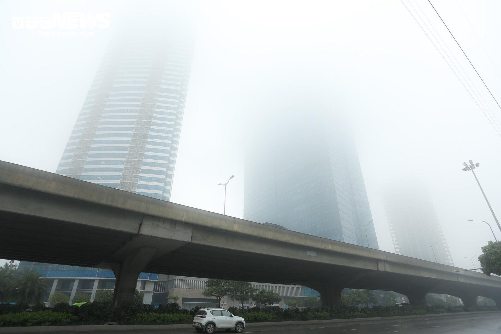 Sương mù dày đặc, Hà Nội ô nhiễm không khí thứ 2 thế giới - Ảnh 13.