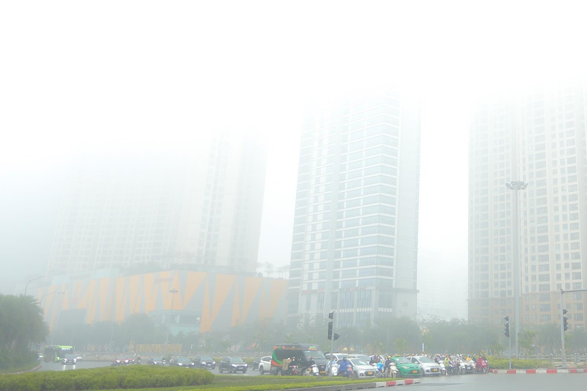 Sương mù dày đặc, Hà Nội ô nhiễm không khí thứ 2 thế giới - Ảnh 12.