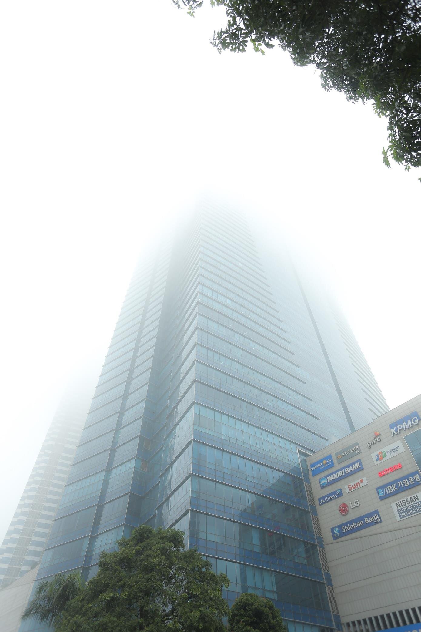 Sương mù dày đặc, Hà Nội ô nhiễm không khí thứ 2 thế giới - Ảnh 6.