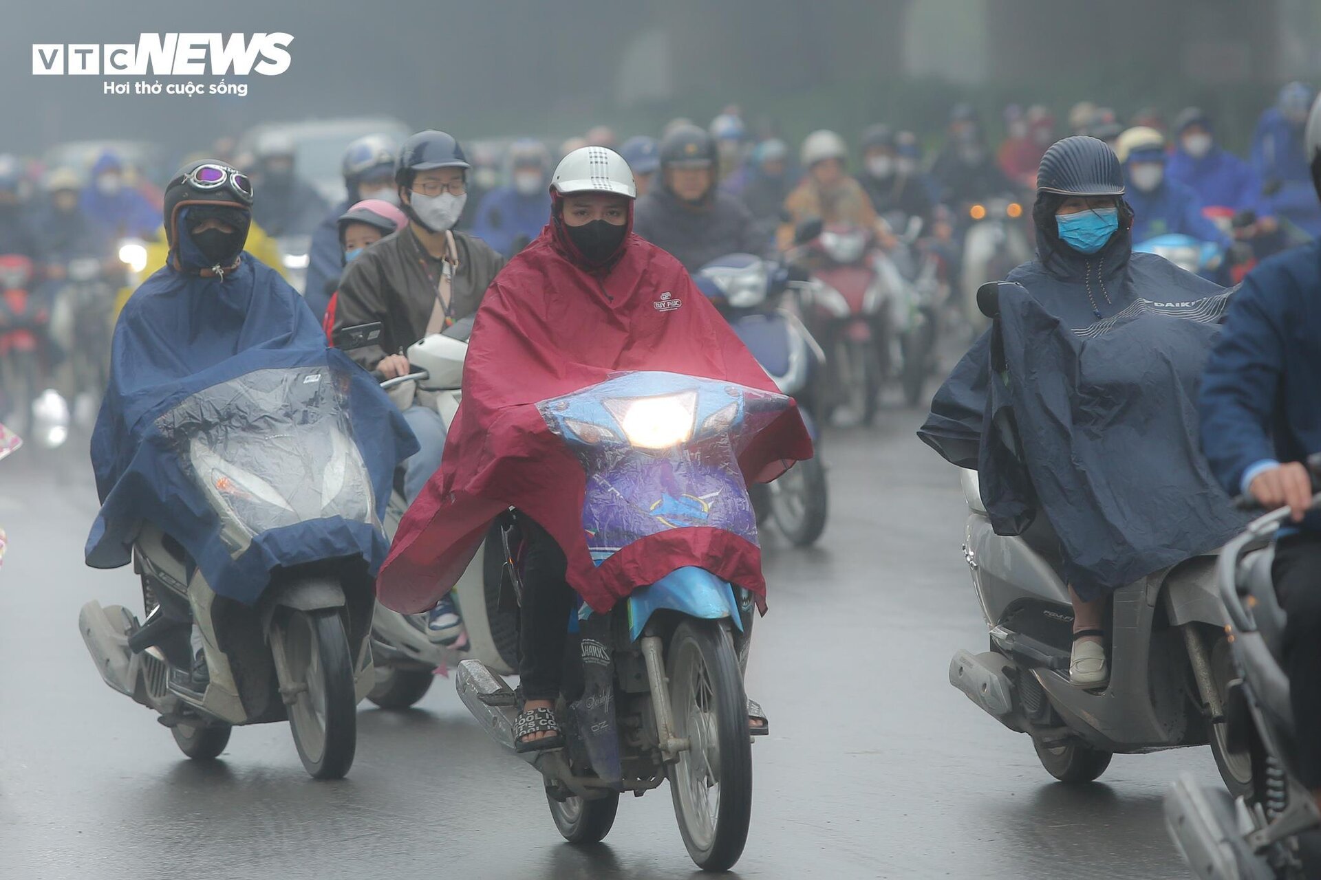 Sương mù dày đặc, Hà Nội ô nhiễm không khí thứ 2 thế giới - Ảnh 9.