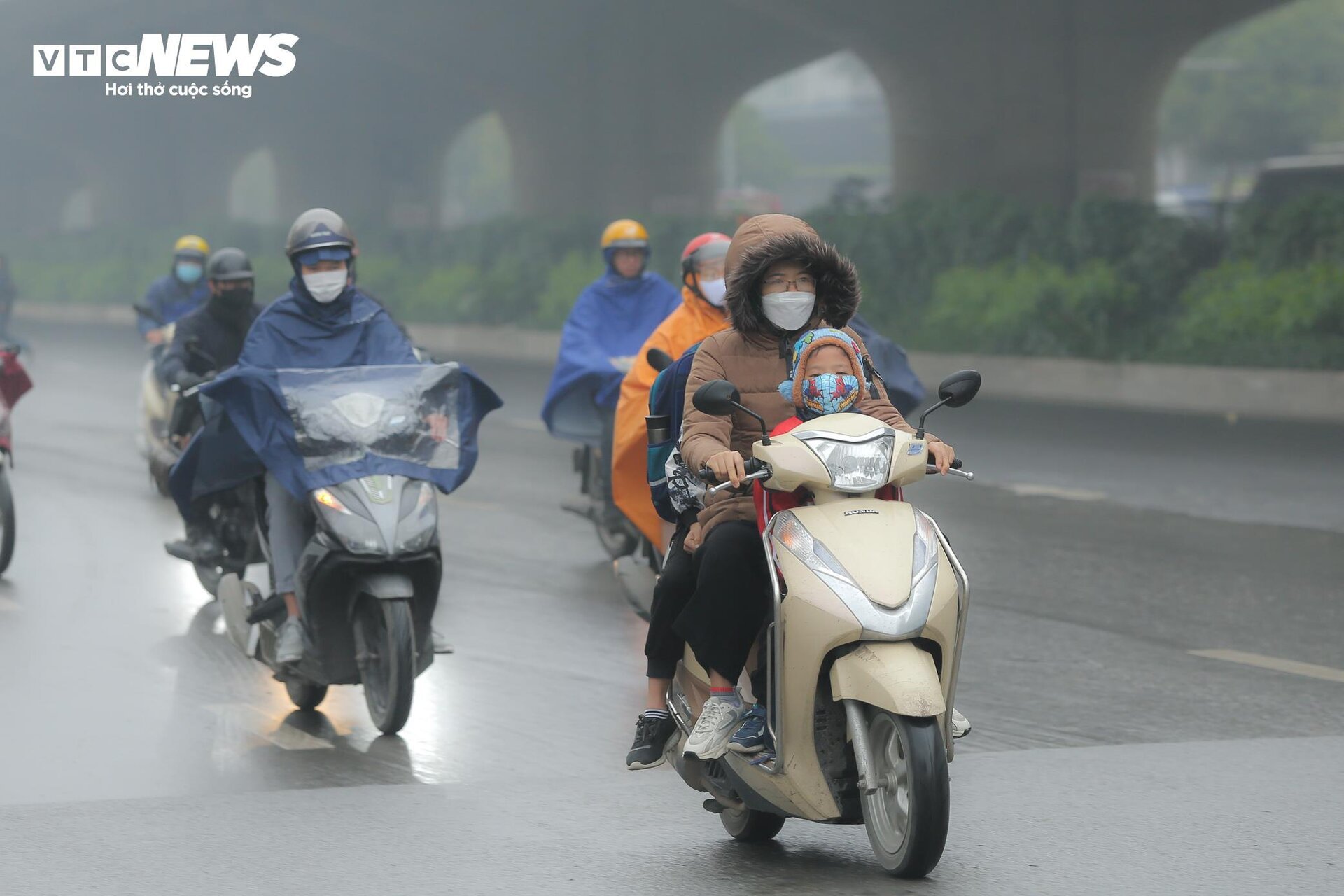 Sương mù dày đặc, Hà Nội ô nhiễm không khí thứ 2 thế giới - Ảnh 7.