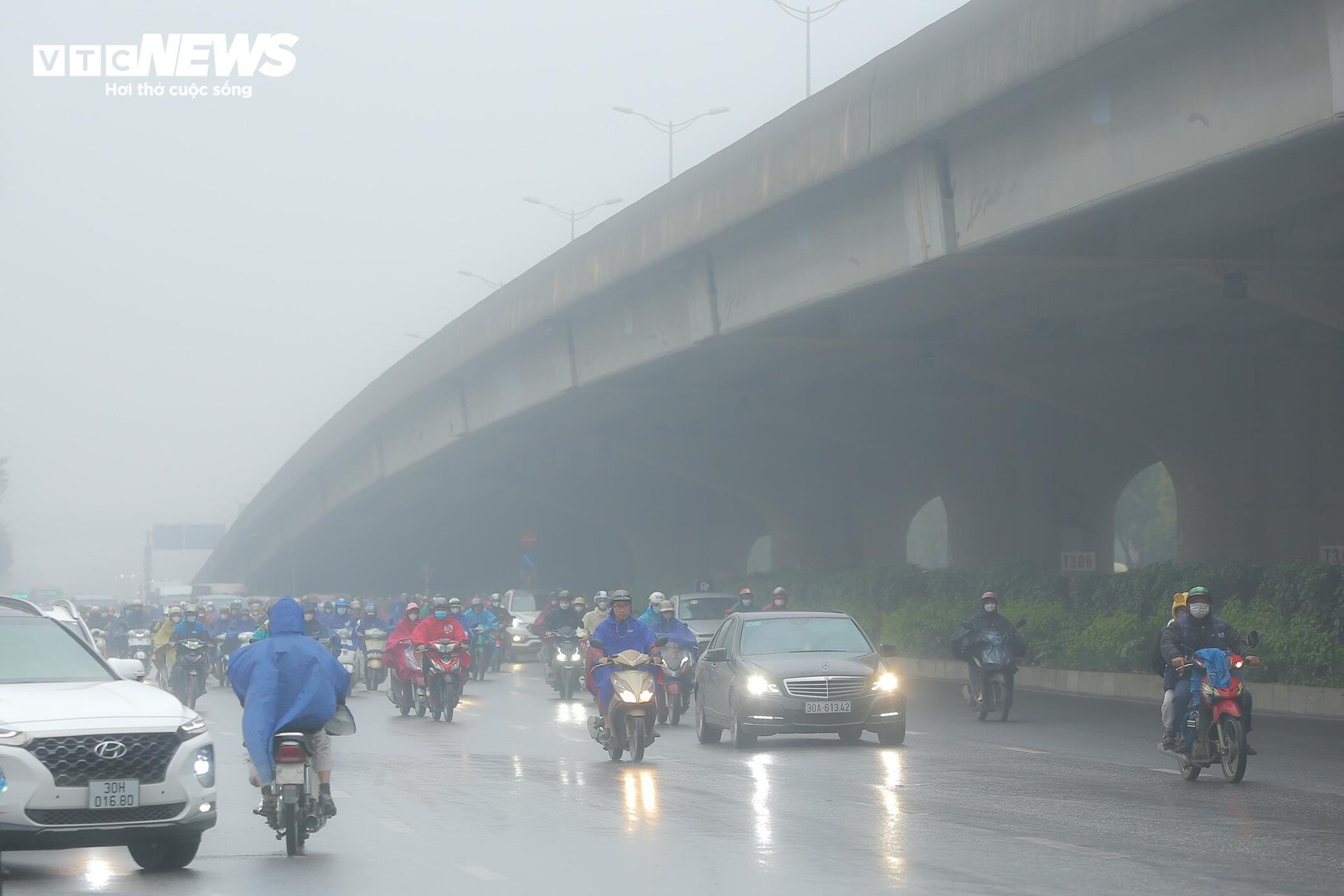 Sương mù dày đặc, Hà Nội ô nhiễm không khí thứ 2 thế giới - Ảnh 8.