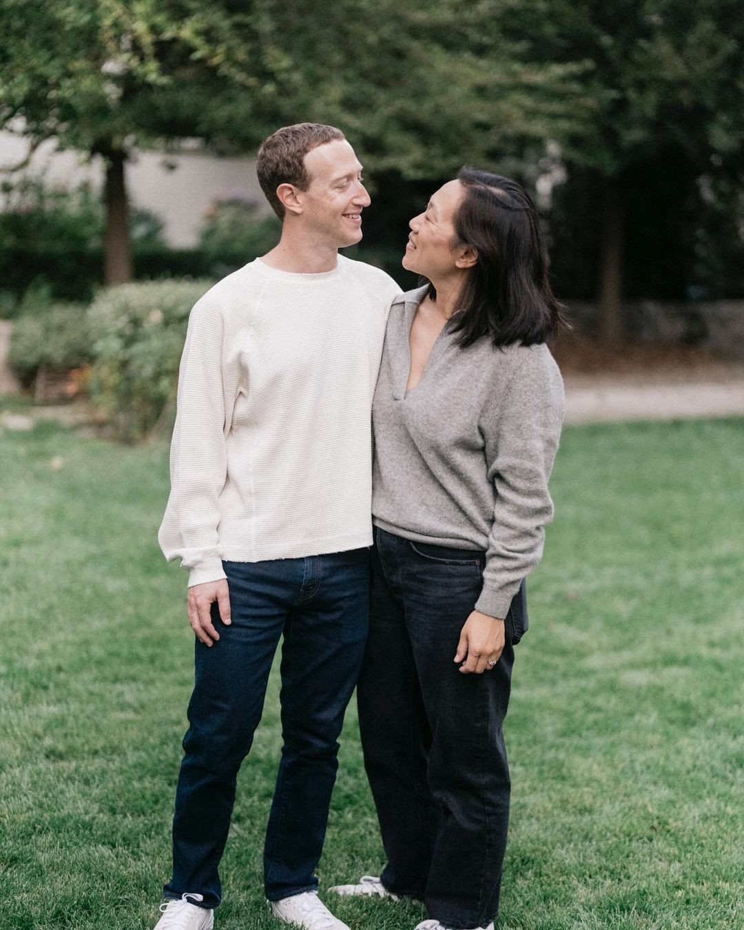 Ông chủ Facebook Mark Zuckerberg và vợ gây chú ý ở tiệc cưới 120 triệu USD - Ảnh 8.