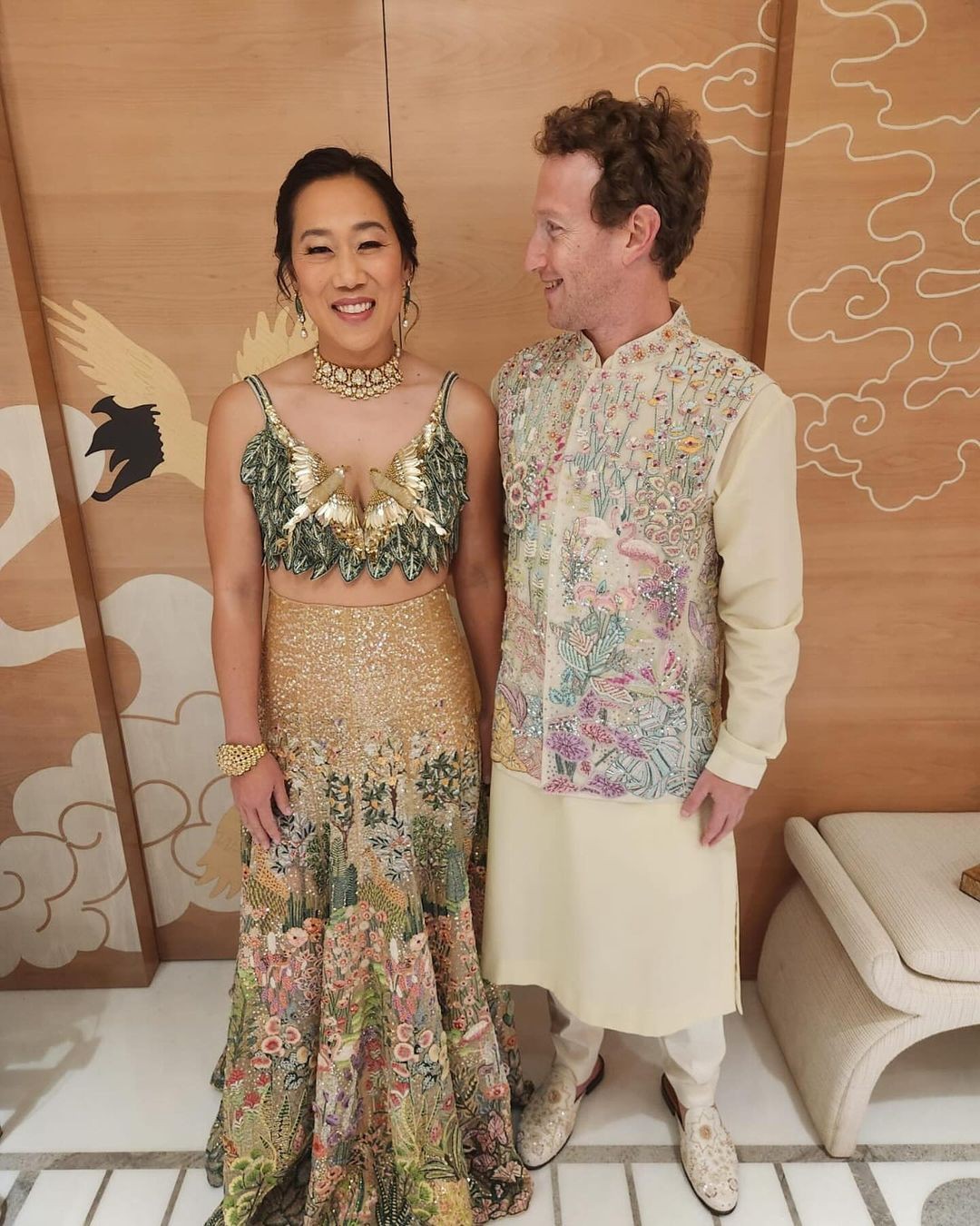 Ông chủ Facebook Mark Zuckerberg và vợ gây chú ý ở tiệc cưới 120 triệu USD - Ảnh 4.