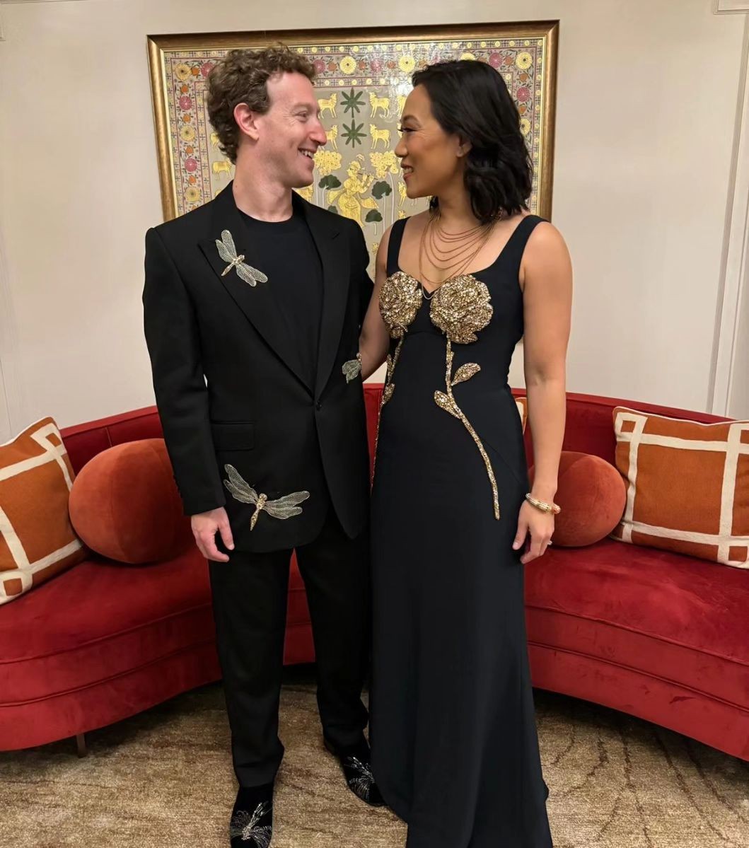 Ông chủ Facebook Mark Zuckerberg và vợ gây chú ý ở tiệc cưới 120 triệu USD - Ảnh 2.