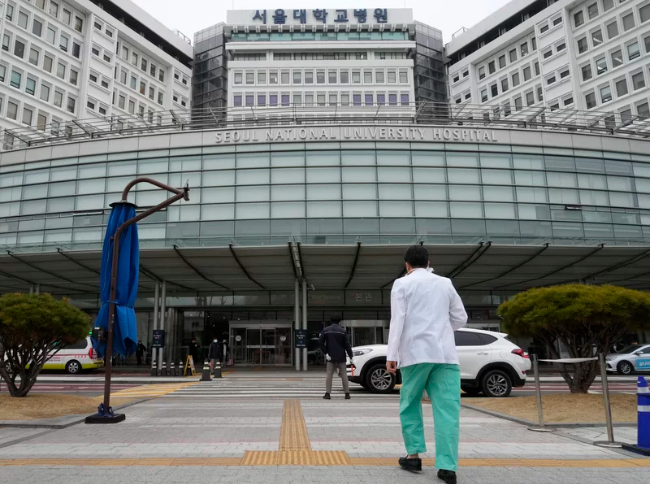 Hàn Quốc tuyên bố khởi động hành động pháp lý nhằm vào các bác sĩ đình công - Ảnh 1.