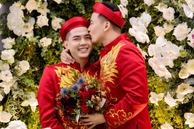 Showbiz Việt có đôi LGBT gắn bó 1 thập kỷ: Sở hữu khối tài sản khủng, chi tiền tỷ đón nhóc tỳ song sinh - Ảnh 4.