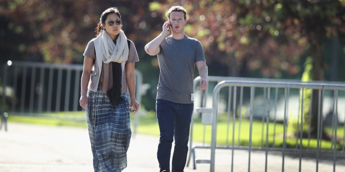Bóc giá trang phục vợ chồng ông chủ Facebook diện đến đám cưới nghìn tỷ: Dân mạng choáng ngợp độ chịu chơi của vị tỷ phú giản dị có tiếng - Ảnh 5.