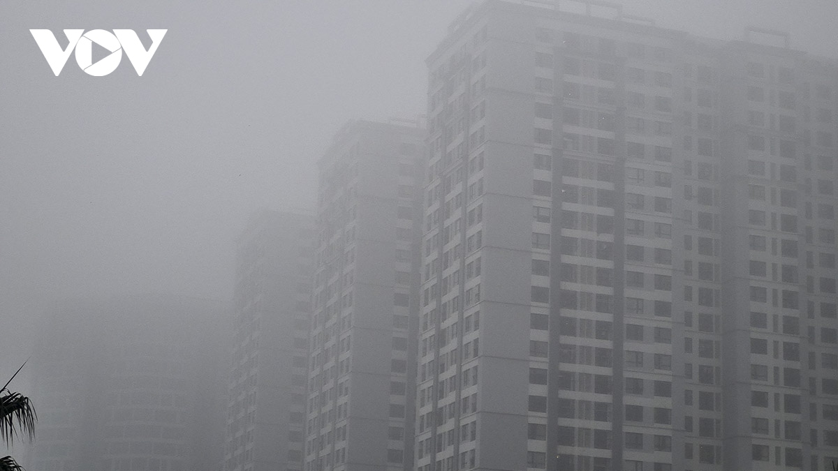 Sương mù dày đặc, chỉ số ô nhiễm không khí ở Hà Nội cao nhất thế giới - Ảnh 5.
