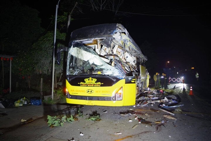 Tai nạn 5 người chết ở Tuyên Quang: Triệu tập tài xế xe container - Ảnh 1.