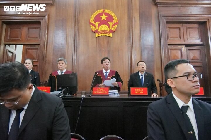 An ninh thắt chặt tại phiên tòa xét xử Trương Mỹ Lan và đồng phạm - Ảnh 12.