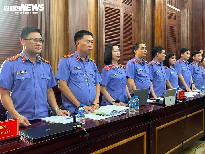 An ninh thắt chặt tại phiên tòa xét xử Trương Mỹ Lan và đồng phạm - Ảnh 11.