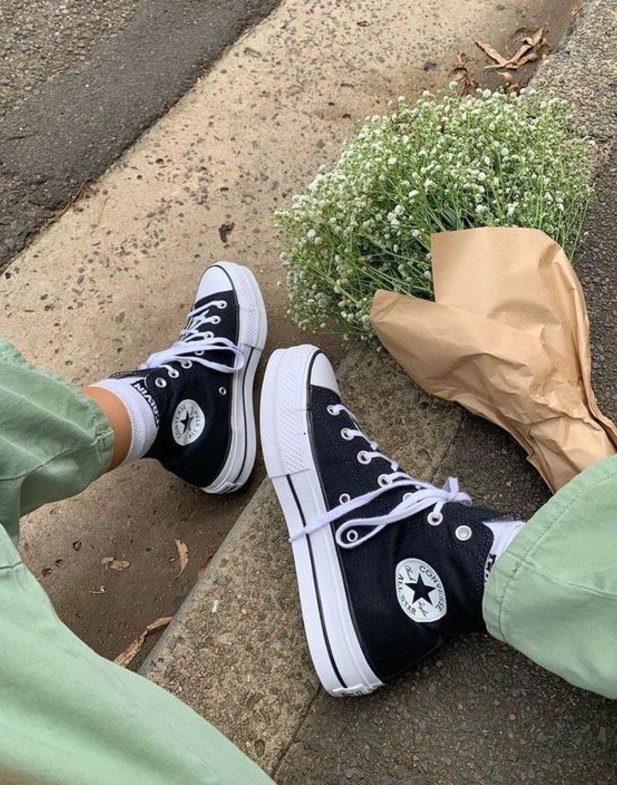Fan sneaker cập nhật ngay 6 "em" hot nhất Quý I/2024: Mẫu Jennie yêu chễm chệ đầu bảng, khẳng định mắt nhìn của "IT Girl"- Ảnh 4. Fan sneaker cập nhật ngay 6 "em" hot nhất Quý I/2024: Mẫu Jennie yêu chễm chệ đầu bảng, khẳng định mắt nhìn của "IT Girl"- Ảnh 4.