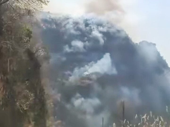 Cháy rừng ở Sơn La, huy động gần 300 người dập lửa - Ảnh 2.