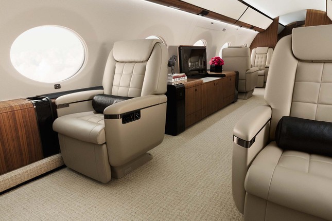 Có gì trong chuyên cơ Gulfstream G650ER đưa tỉ phú Bill Gates đến Việt Nam? - Ảnh 5. Có gì trong chuyên cơ Gulfstream G650ER đưa tỉ phú Bill Gates đến Việt Nam? - Ảnh 5.
