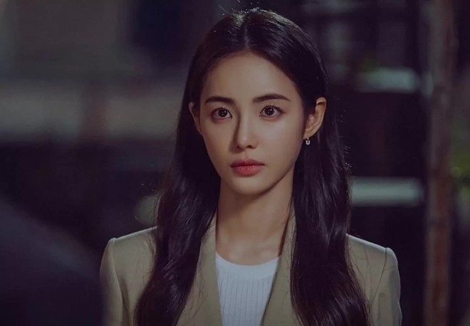 Xuất hiện nữ chính khiến khán giả muốn tắt TV vì ức chế: Mắt trợn ngược, thoại như trả bài - Ảnh 5. Xuất hiện nữ chính khiến khán giả muốn tắt TV vì ức chế: Mắt trợn ngược, thoại như trả bài - Ảnh 5.