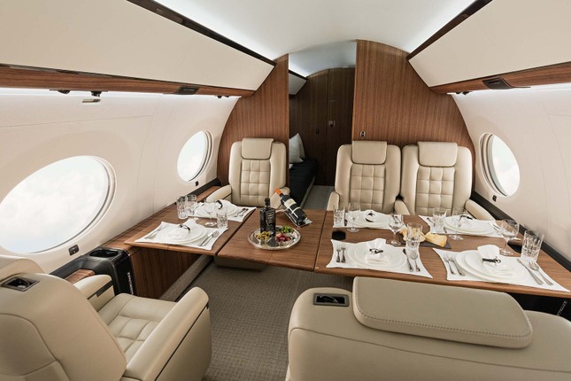 Có gì trong chuyên cơ Gulfstream G650ER đưa tỉ phú Bill Gates đến Việt Nam? - Ảnh 4. Có gì trong chuyên cơ Gulfstream G650ER đưa tỉ phú Bill Gates đến Việt Nam? - Ảnh 4.