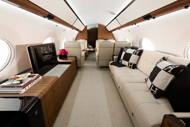 Có gì trong chuyên cơ Gulfstream G650ER đưa tỉ phú Bill Gates đến Việt Nam? - Ảnh 3. Có gì trong chuyên cơ Gulfstream G650ER đưa tỉ phú Bill Gates đến Việt Nam? - Ảnh 3.