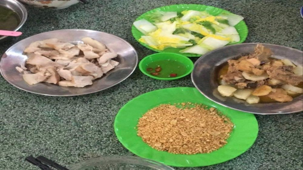 Vụ bữa cơm "không đủ no" của sinh viên học quốc phòng: Nhiều sinh viên lên tiếng xin lỗi - Ảnh 1. Vụ bữa cơm "không đủ no" của sinh viên học quốc phòng: Nhiều sinh viên lên tiếng xin lỗi - Ảnh 1.