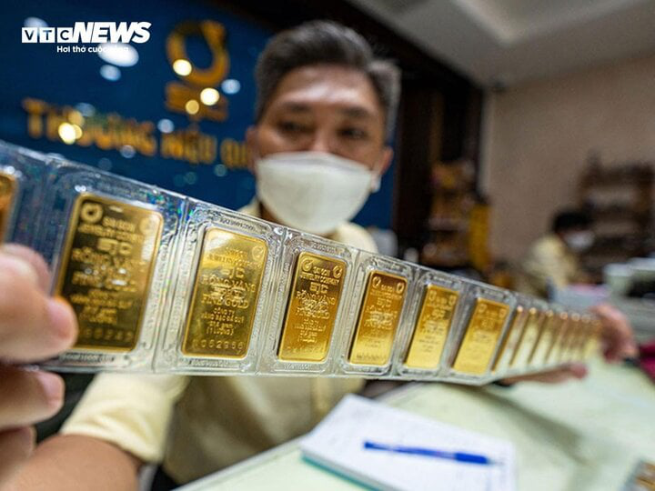 Tăng không ngừng, giá vàng sắp chạm mốc 82 triệu đồng/lượng - Ảnh 1.
